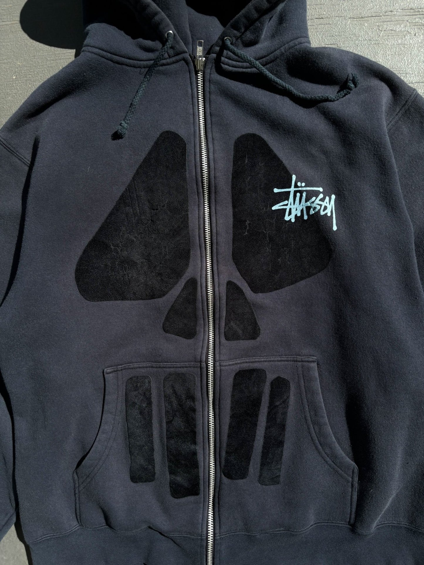 Stussy skull logo zip up (L)